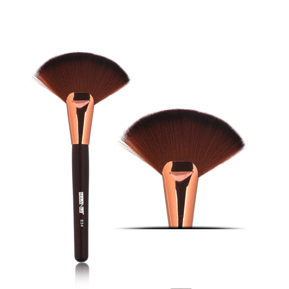 JMT-972362 Large Blush Brush with Wooden Handle and Corrugated Silk Nylon Wool bristles, 21.5cm Size