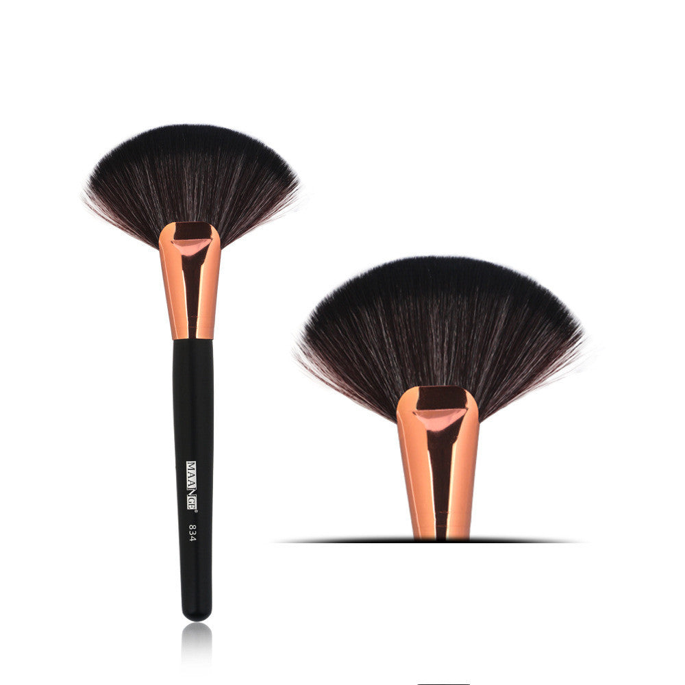 JMT-972362 Large Blush Brush with Wooden Handle and Corrugated Silk Nylon Wool bristles, 21.5cm Size