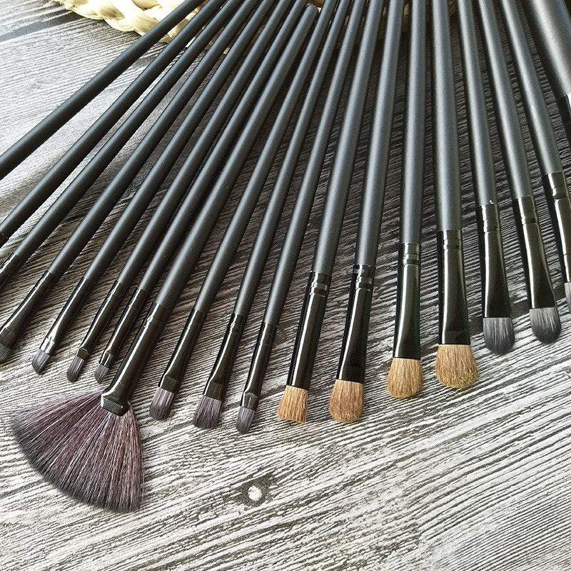 JMT-973514 Wooden Handle Makeup Brush Set with Man-Made Fiber Bristles